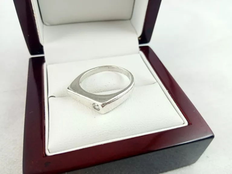 srebrny-geometryczny-pierscionek-376gr-925pr-r17-stan-11323-2