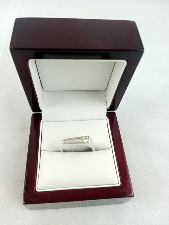 srebrny-geometryczny-pierscionek-376gr-925pr-r17-ean-gtin-5903205466228