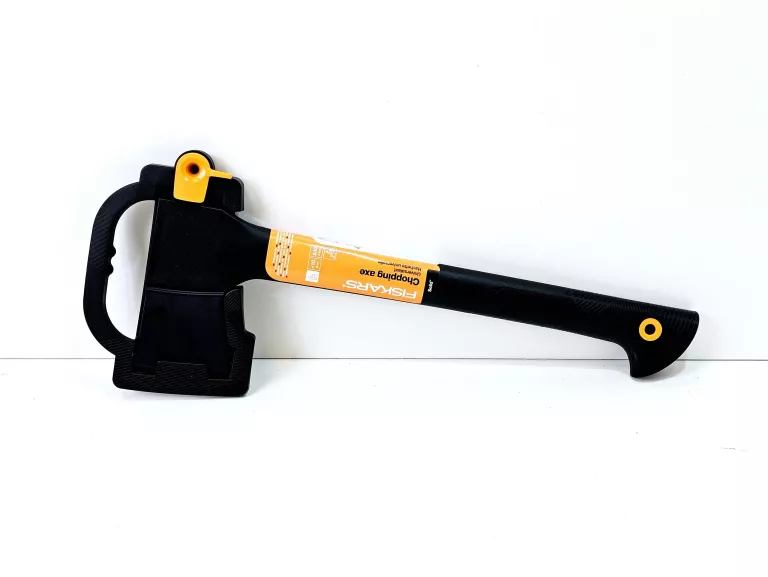 FISKARS SIEKIERA UNIWERSALNA, SOLID, Z OSŁONĄ