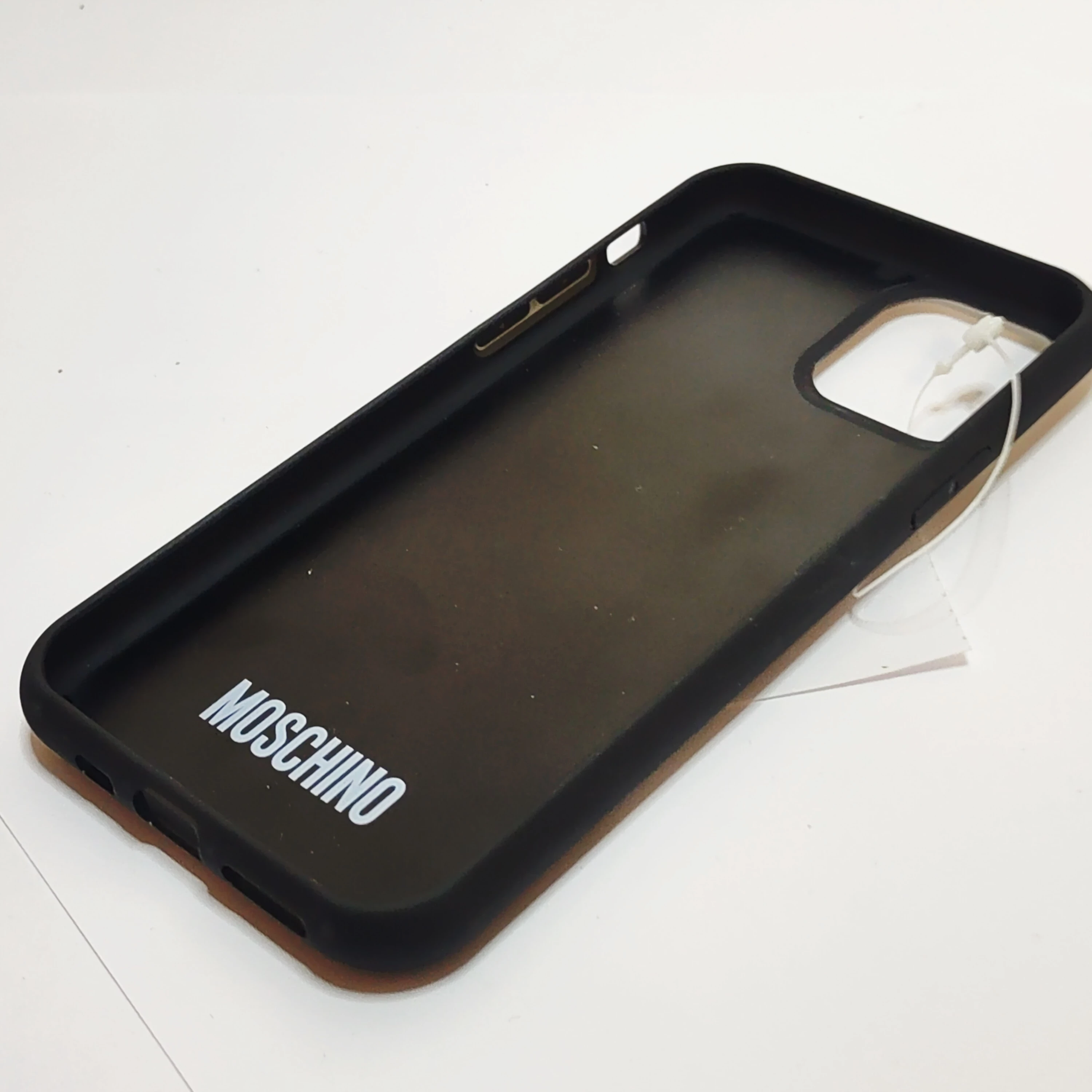 etui-love-moschino-iphone-dedykowana-marka-apple