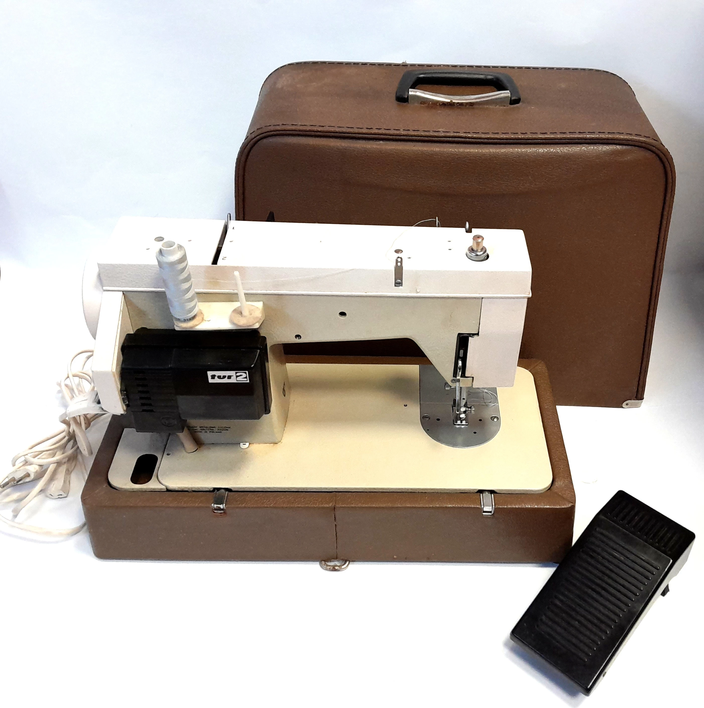 maszyna-do-szycia-lucznik-tur-2-uszkodzona-wojska-polskiego-13-wagrowiec