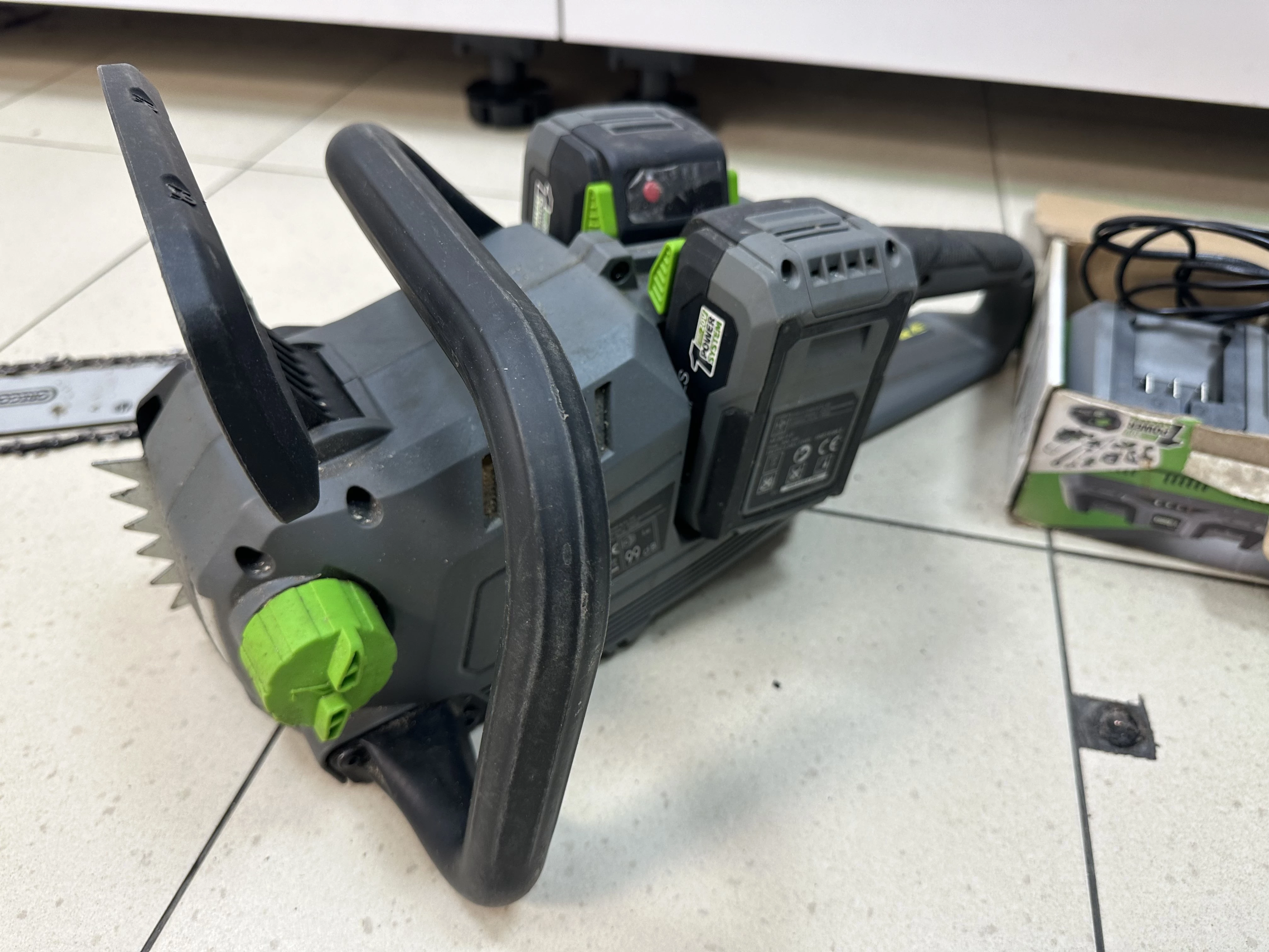 pilarka-lancuchowa-lux-tools-akumulatorowa-2x202-x-akulad-stan-uzywany