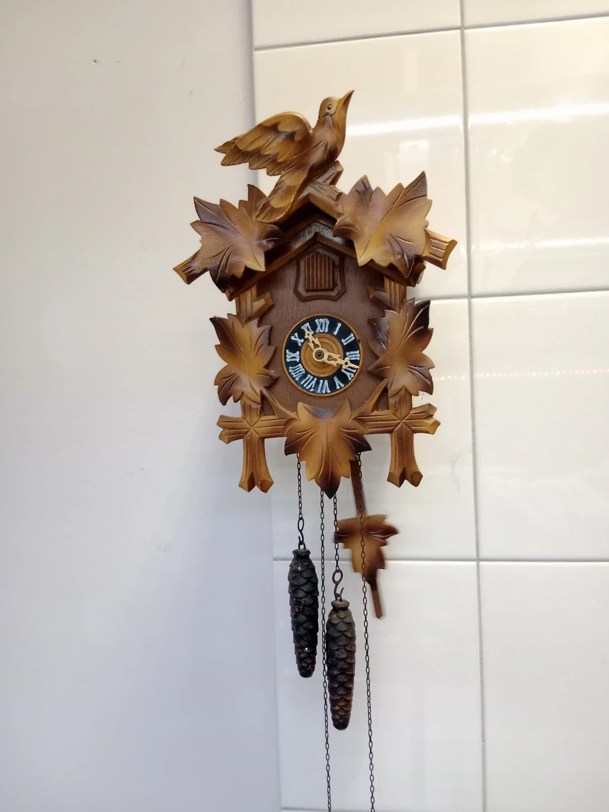 zegar-mechaniczny-z-kukulka-retro-scienny-ciezarki-wahadla-al-niepodleglosci-63u-monki