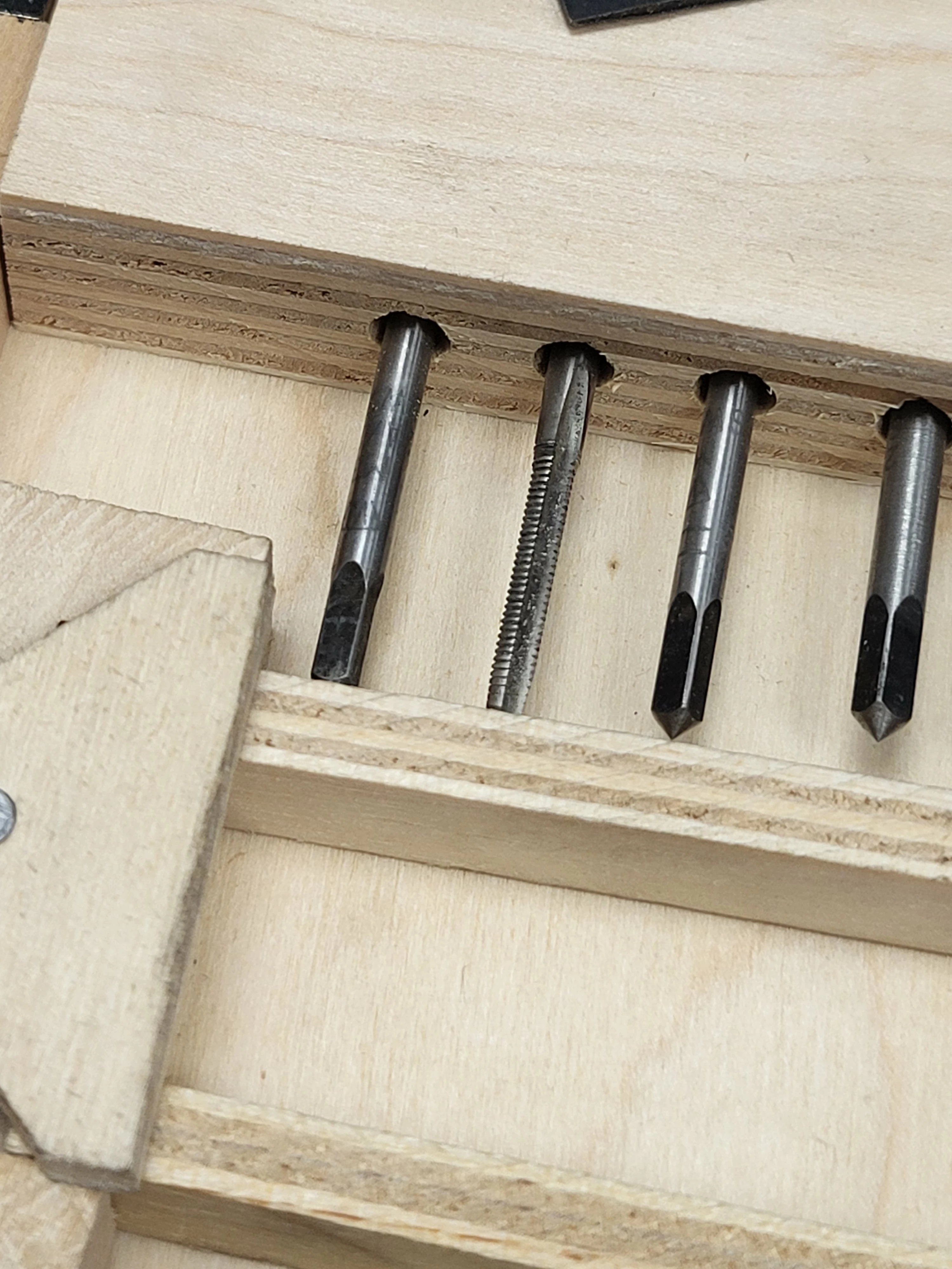 zestaw-gwintownikow-i-narzynek-prl-vis-product-id