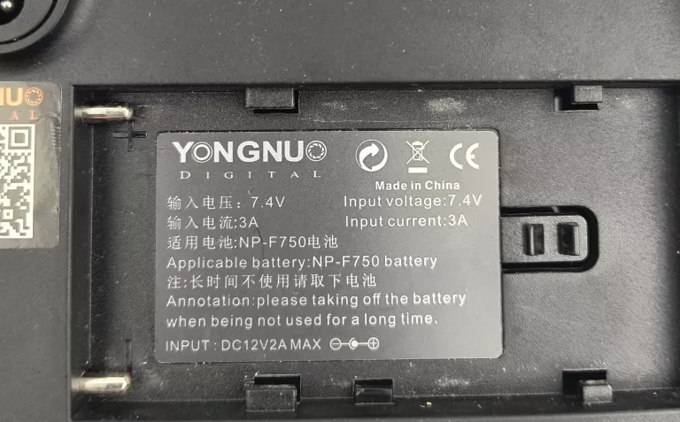 LAMPA LED YONGNUO YN300 AIR Z BATERIĄ I ŁADOWARKĄ
