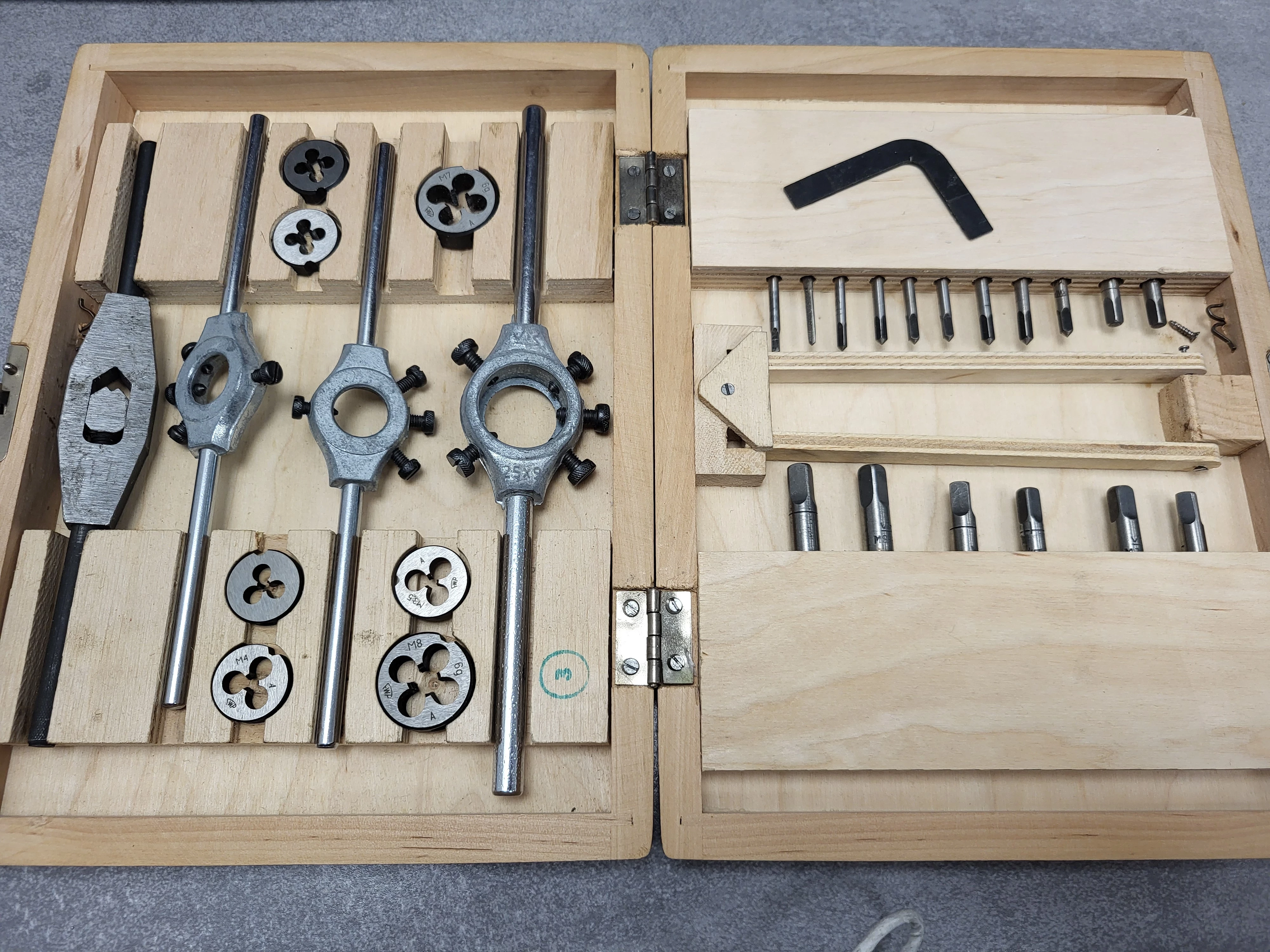 zestaw-gwintownikow-i-narzynek-prl-vis-jozefczaka-4-bytom