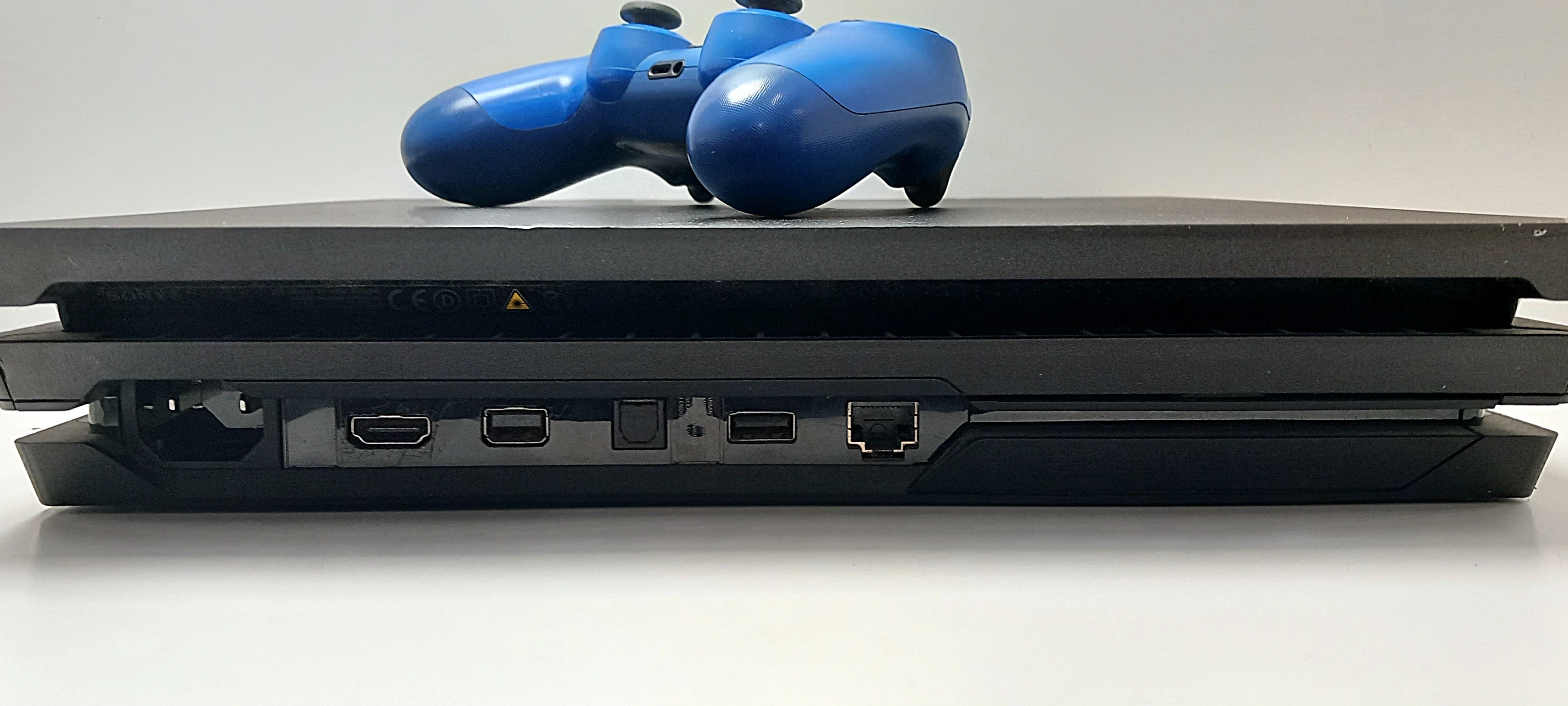 konsola-ps4-pro-1tb-kolor-czarny