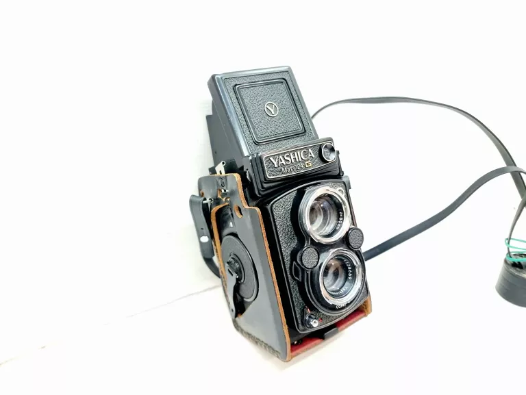 APARAT YASHICA MAT-124G W ETUI