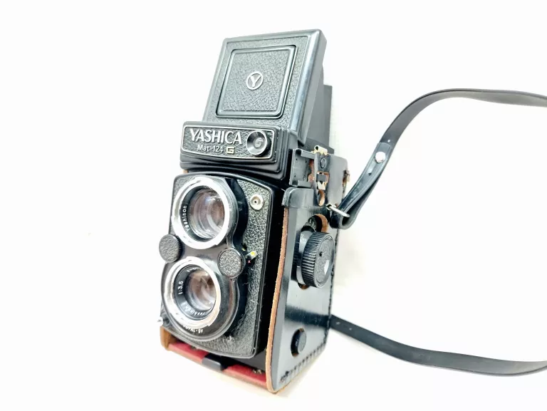 APARAT YASHICA MAT-124G W ETUI