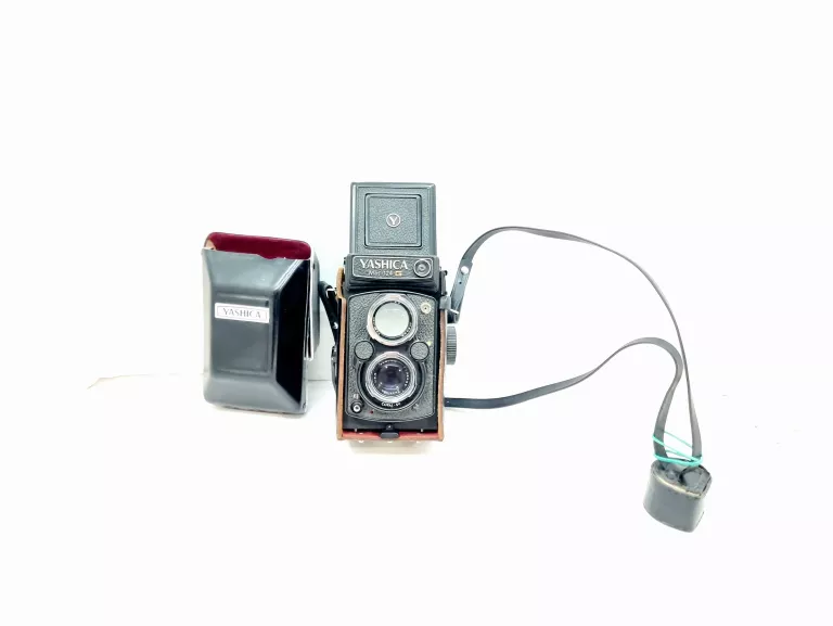 APARAT YASHICA MAT-124G W ETUI