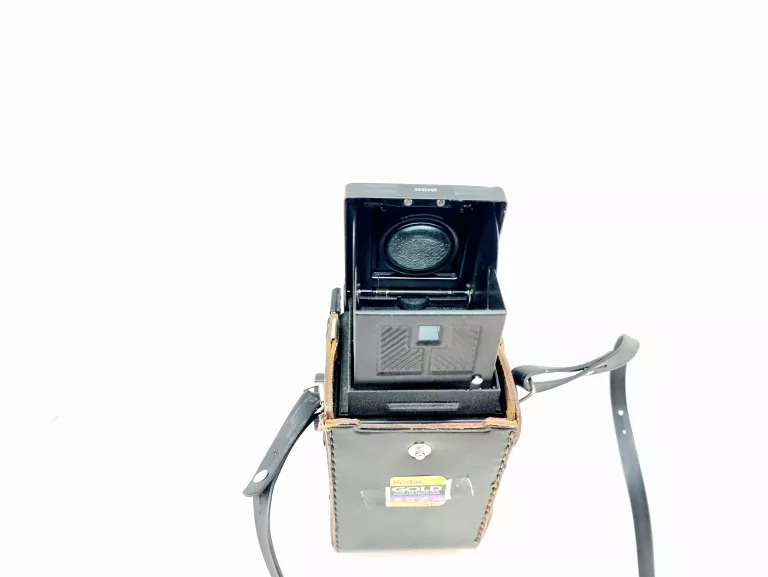 APARAT YASHICA MAT-124G W ETUI