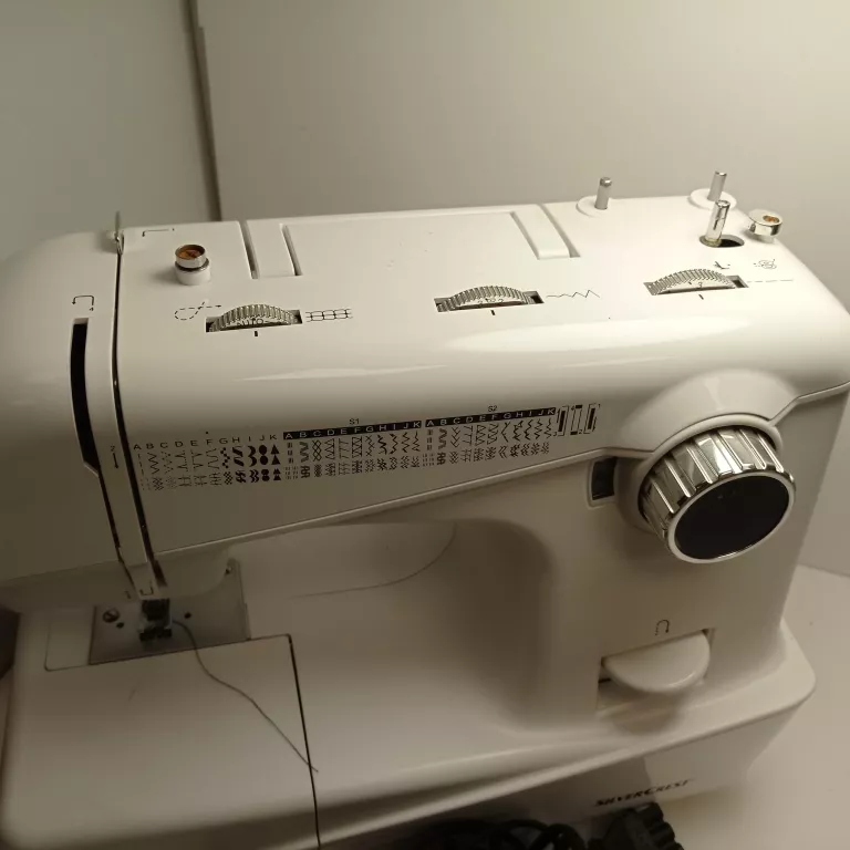 maszyna-do-szycia-silvercrest-snm-33-a1-kolor-dominujacy-bialy