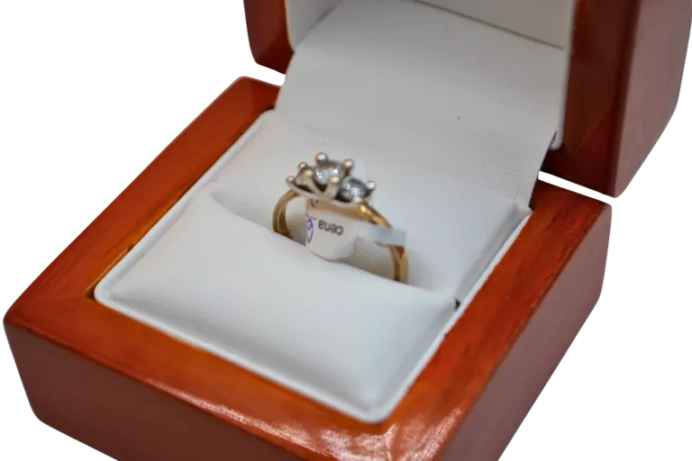 zloty-pierscionek-z-cyrkonia-14k-stan-uzywany