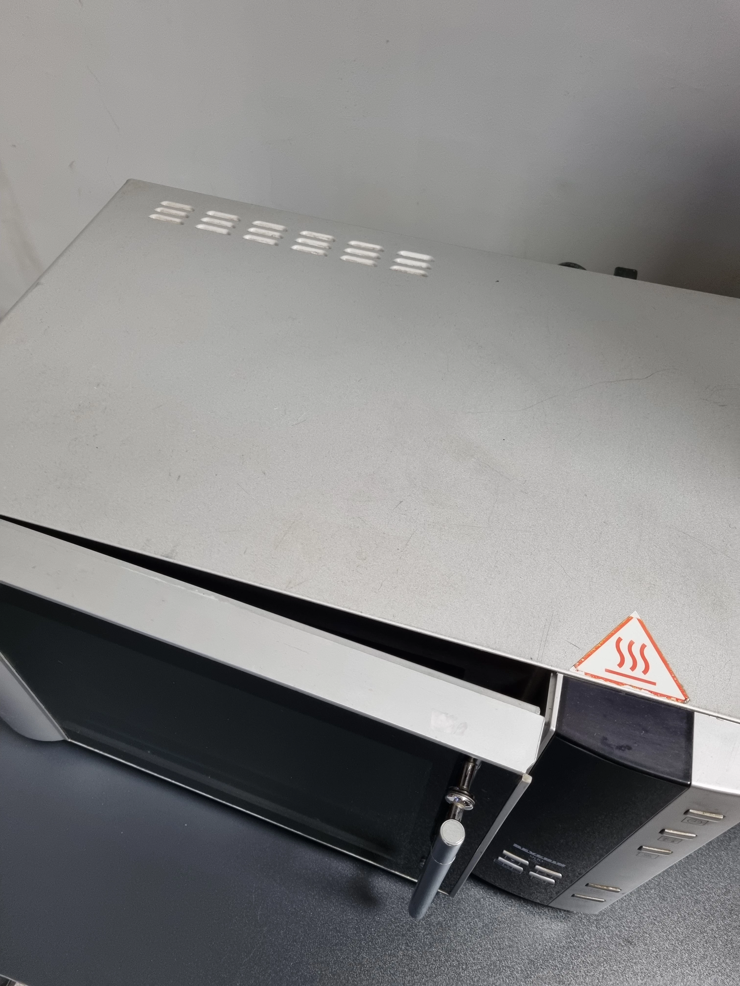 kuchenka-mikrofalowa-severin-mw-7803-800w-opis-moc-mikrofal-700