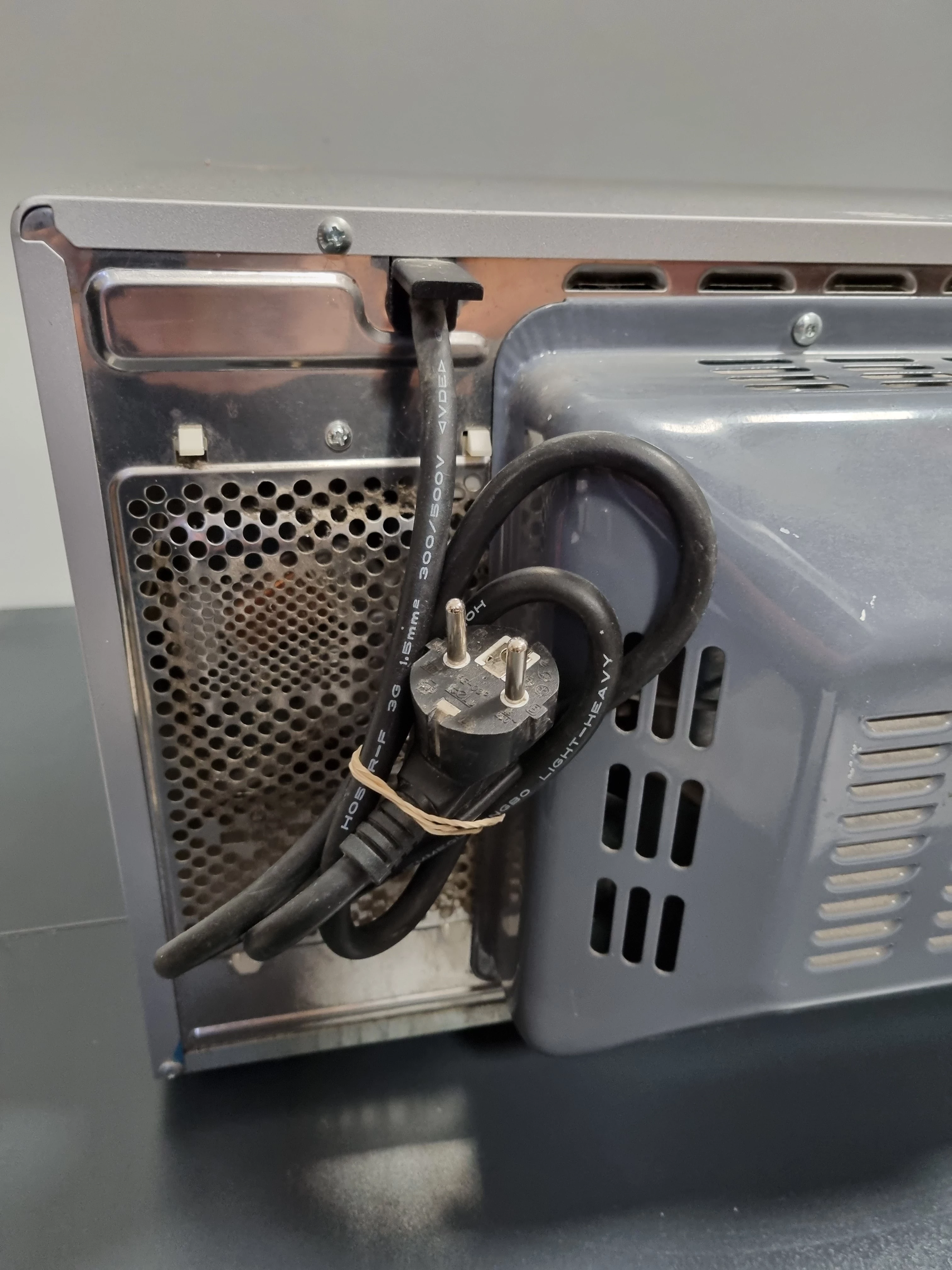 kuchenka-mikrofalowa-severin-mw-7803-800w-opis-kolor-dominujacy-bialy