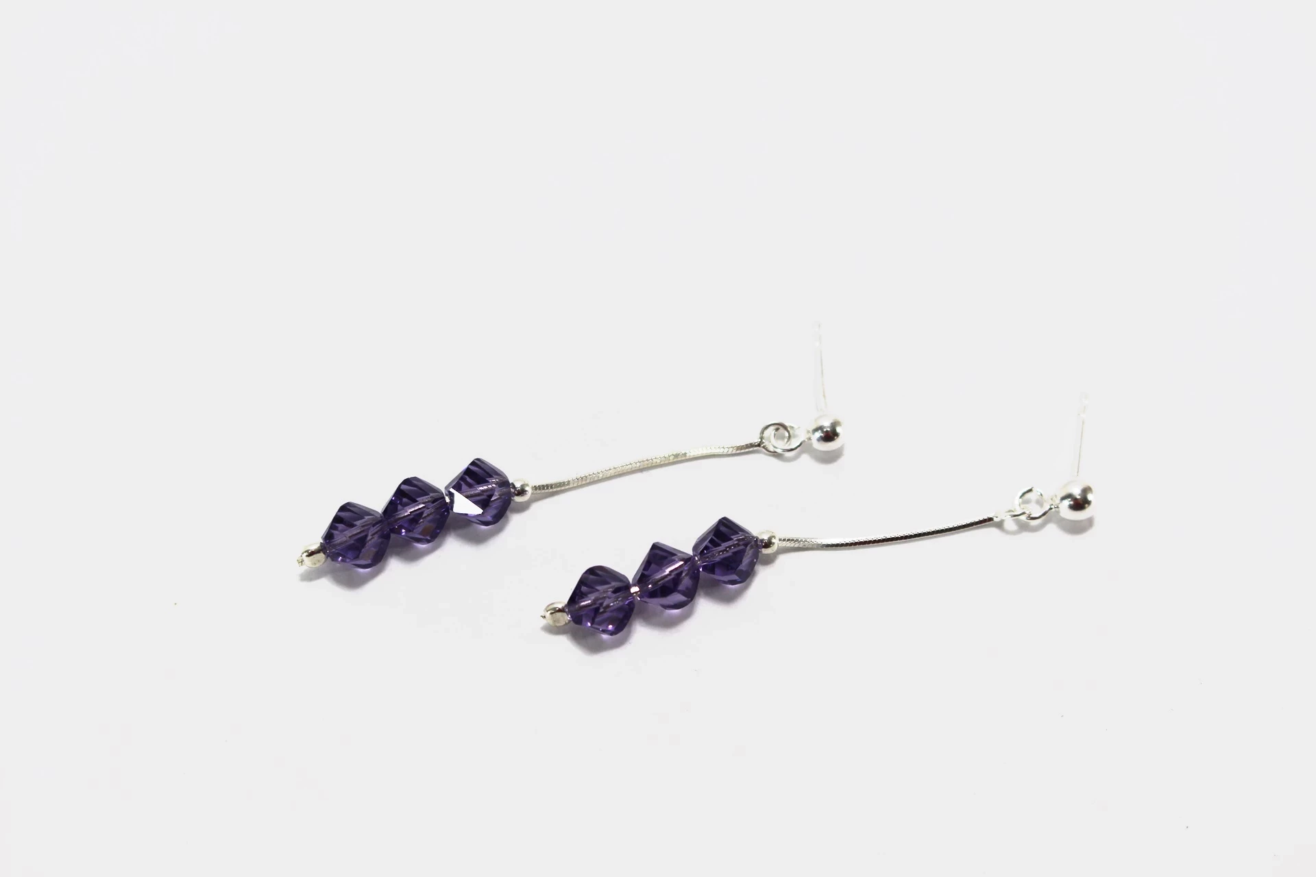 wiszace-srebrne-kolczyki-z-fioletowymi-kuleczkami-26g-p925-stan-11323-2