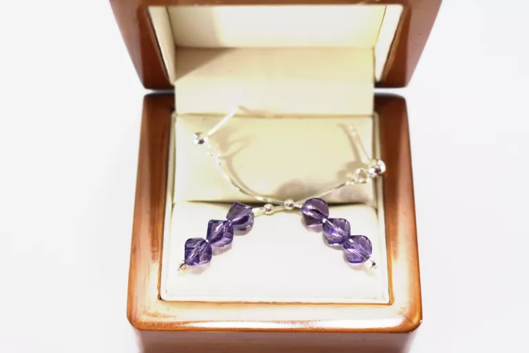 wiszace-srebrne-kolczyki-z-fioletowymi-kuleczkami-26g-p925-marka-226434-1704211