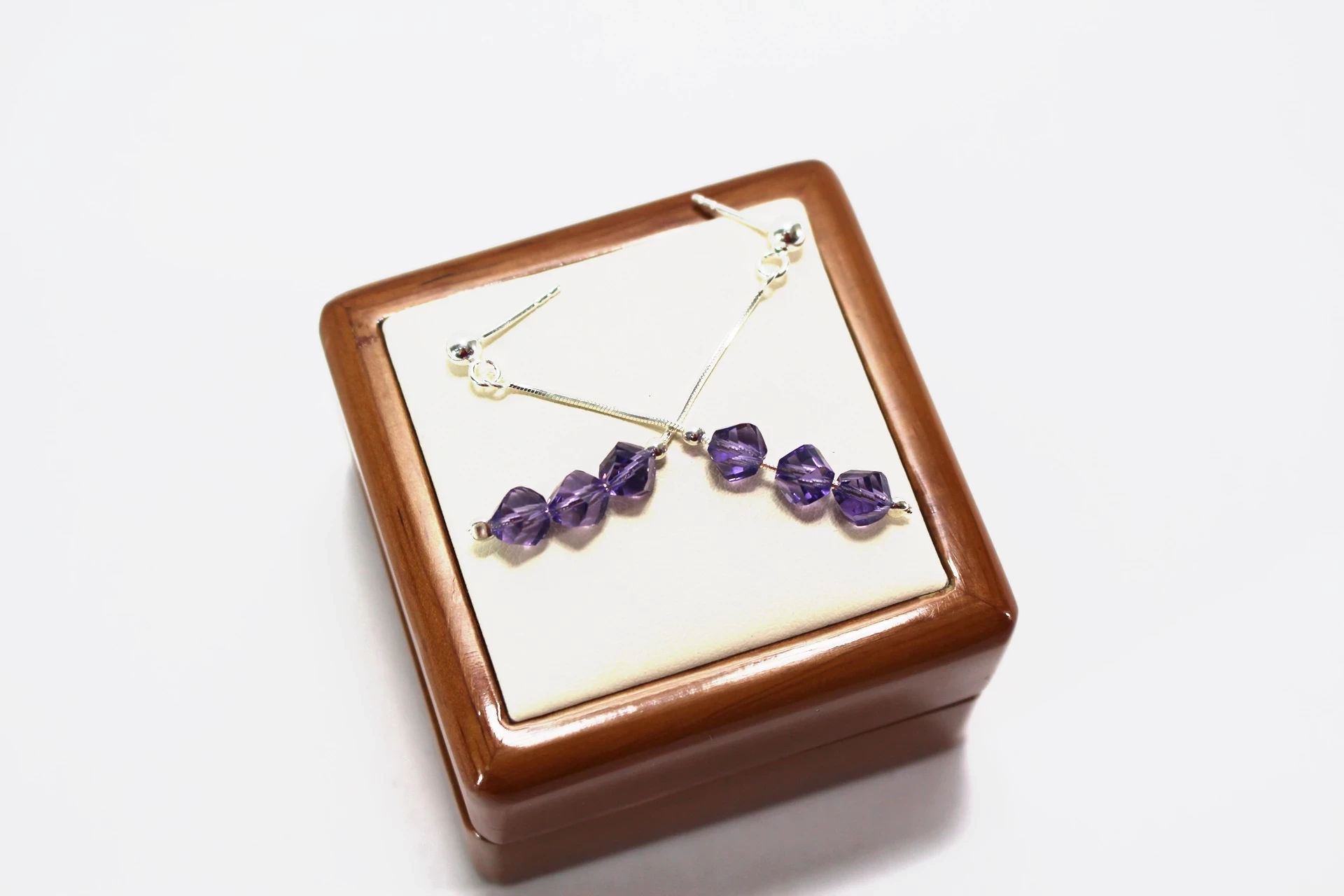 wiszace-srebrne-kolczyki-z-fioletowymi-kuleczkami-26g-p925-partyzantow-2-jedrzejow-palladium