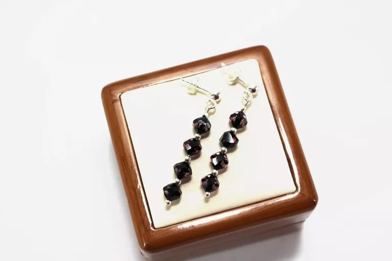 wiszace-srebrne-kolczyki-z-ciemnymi-kamyczkami-33g-p925-partyzantow-2-jedrzejow-palladium