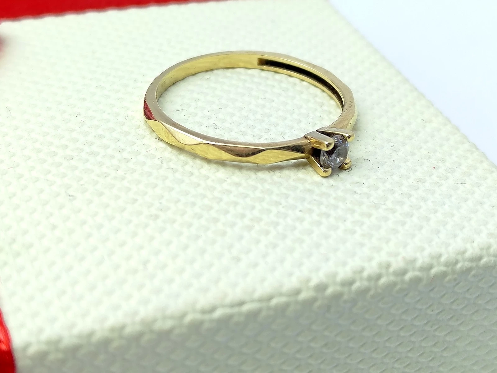 zjawiskowy-zloty-pierscionek-z-brylantem-142g-r195-pr585-material-15835-2