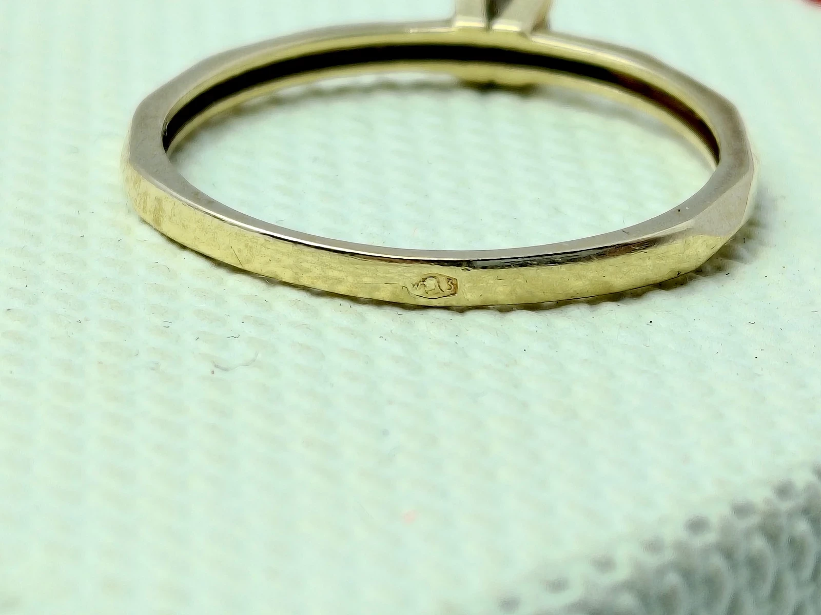 zjawiskowy-zloty-pierscionek-z-brylantem-142g-r195-pr585-kamien-17088-524288