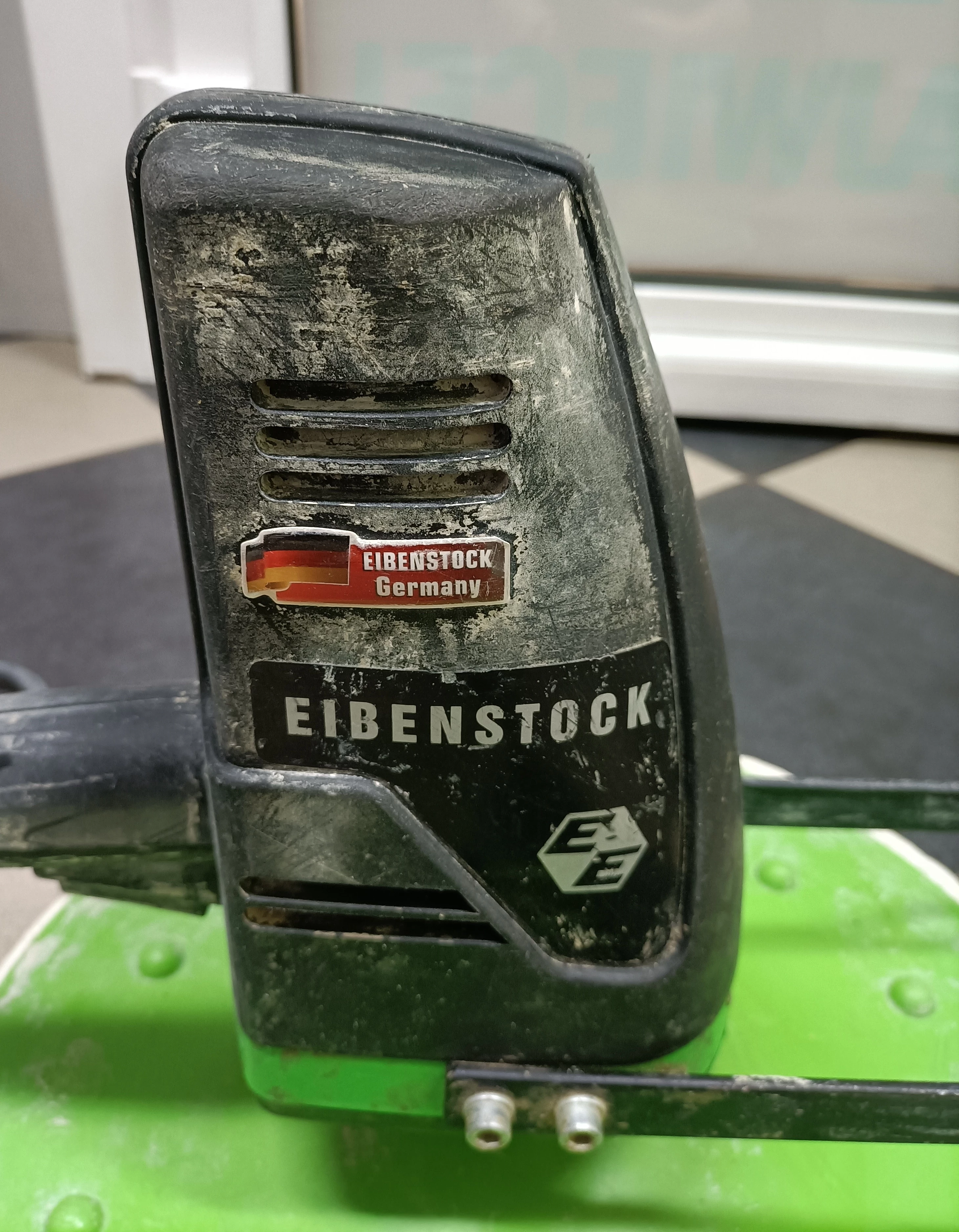 zacieraczka-do-tynkow-eibenstock-epg-400-rodzaj-elektryczna