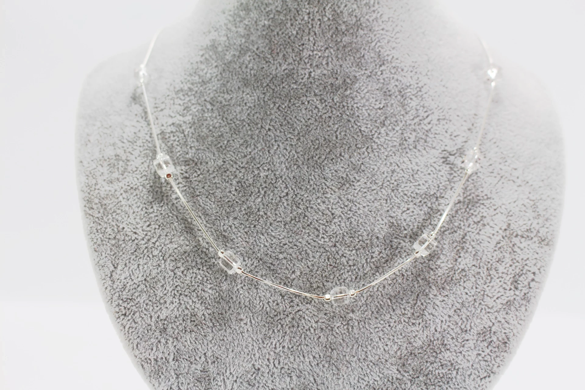 srebrny-naszyjnik-z-kwadratowymi-bezbarwnymi-kamyczkami-57g-p925-45cm-stan-11323-2