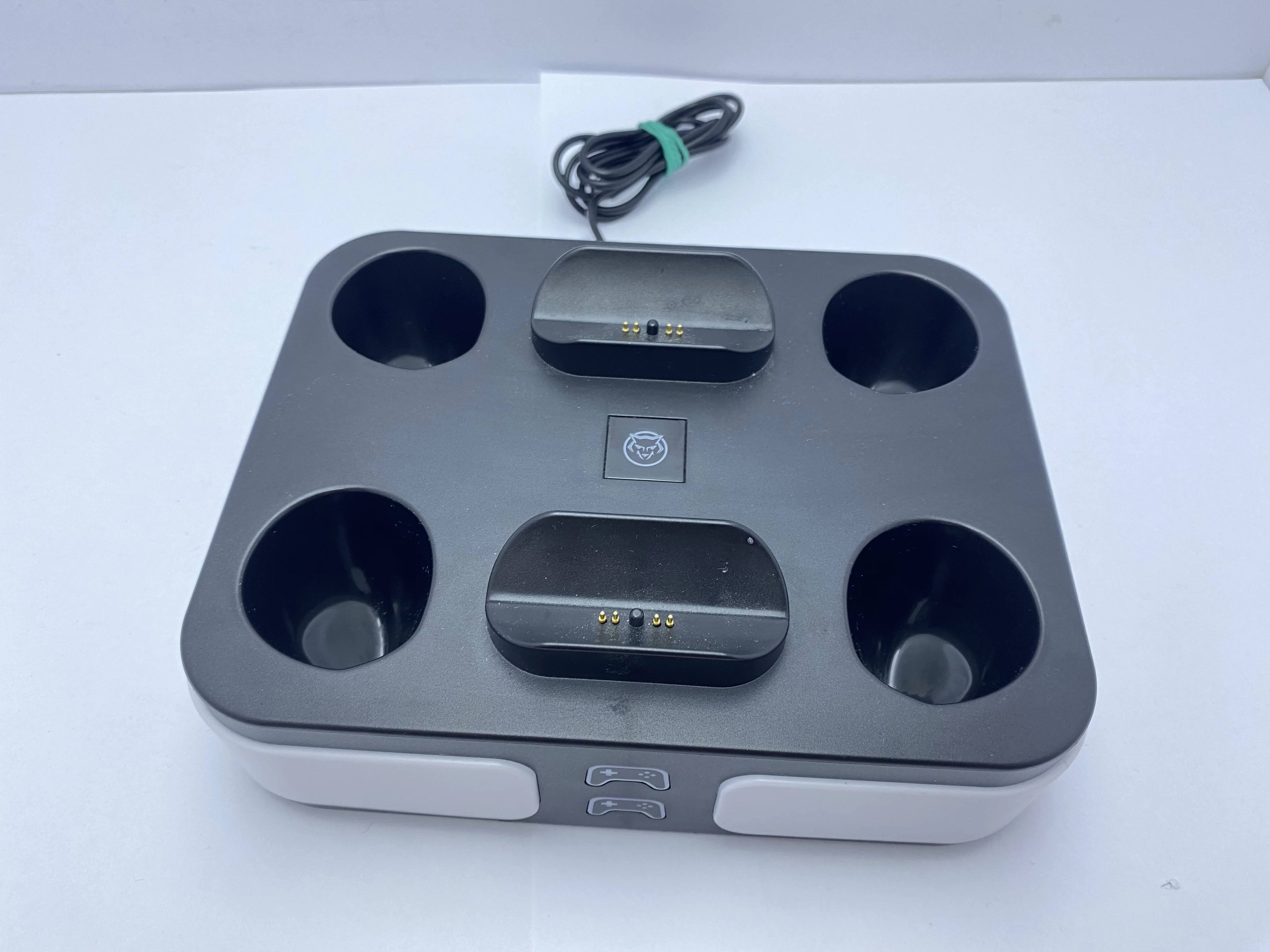 stacja-dokujaca-do-padow-ps5-qw-ps5-9522-stan-uzywany