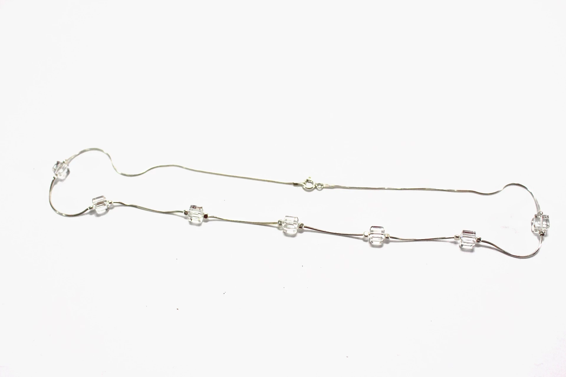 srebrny-naszyjnik-z-kwadratowymi-bezbarwnymi-kamyczkami-57g-p925-45cm-ean-gtin-8435672424915