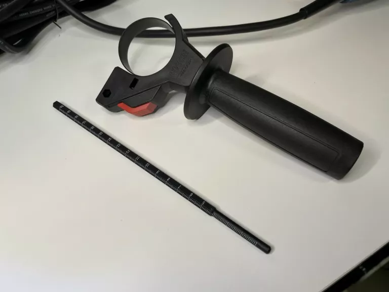 MŁOT UDAROWY BOSCH GBH 2-21 + UCHWYT, OGRANICZNIK GŁĘBOKOŚCI SDS PLUS 720W