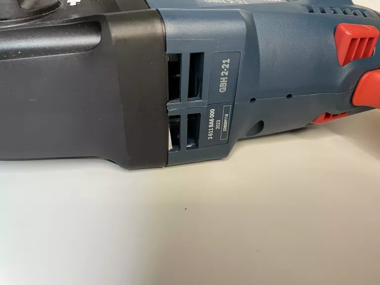 MŁOT UDAROWY BOSCH GBH 2-21 + UCHWYT, OGRANICZNIK GŁĘBOKOŚCI SDS PLUS 720W