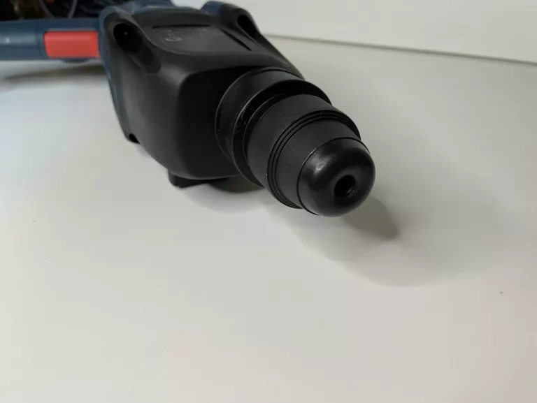 MŁOT UDAROWY BOSCH GBH 2-21 + UCHWYT, OGRANICZNIK GŁĘBOKOŚCI SDS PLUS 720W