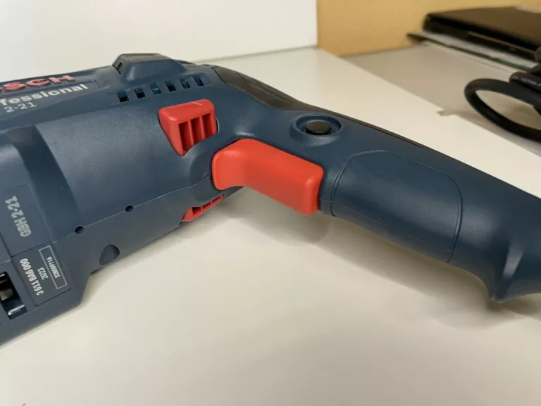 MŁOT UDAROWY BOSCH GBH 2-21 + UCHWYT, OGRANICZNIK GŁĘBOKOŚCI SDS PLUS 720W