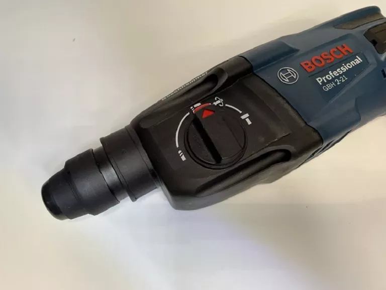 MŁOT UDAROWY BOSCH GBH 2-21 + UCHWYT, OGRANICZNIK GŁĘBOKOŚCI SDS PLUS 720W