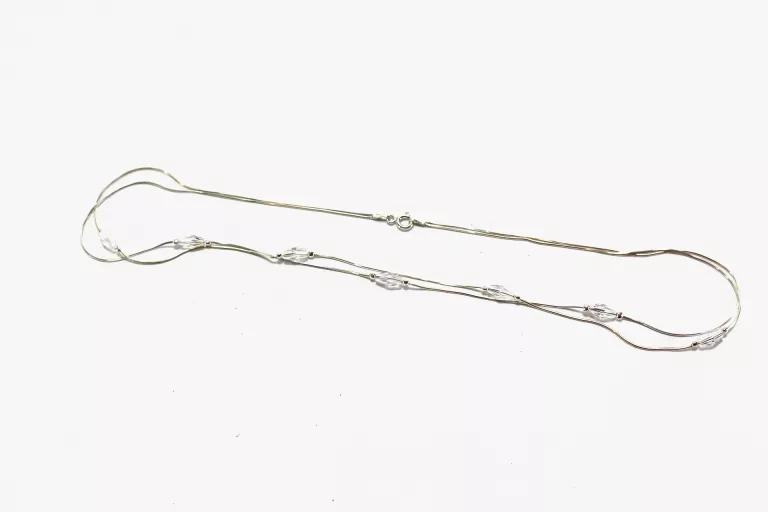 WSPANIAŁY DELIKATNY SEBRNY NASZYJNIK Z KAMYCZKAMI 4,9G P925 44CM