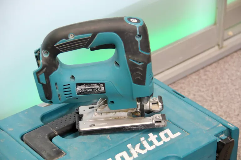 WYRZYNARKA MAKITA DJV182 + AKUMULATOR + ŁADOWARKA + WALIZKA