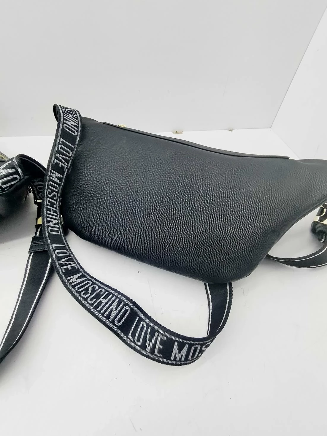 nerka-moschino-damska-kod-producenta-jc4003pp1ila0615