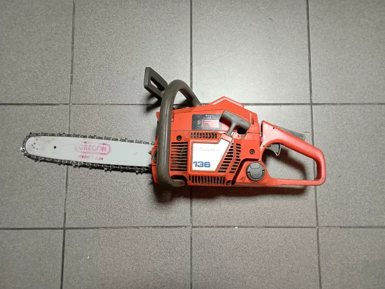 PIŁA SPALINOWA HUSQVARNA 136 B/N