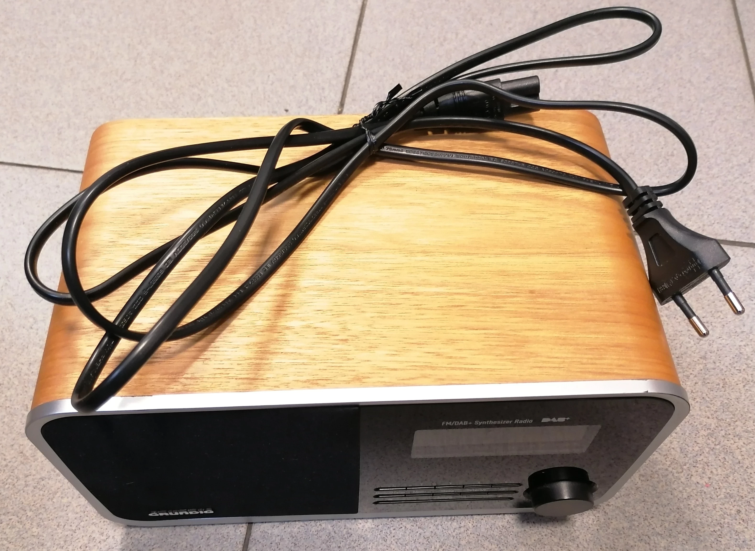 radio-kuchenne-grundig-tr2200-z-dabem-stan-uzywany