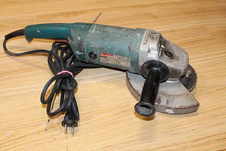 SZLIFIERKA KĄTOWA MAKITA 9029S 2100W 230MM