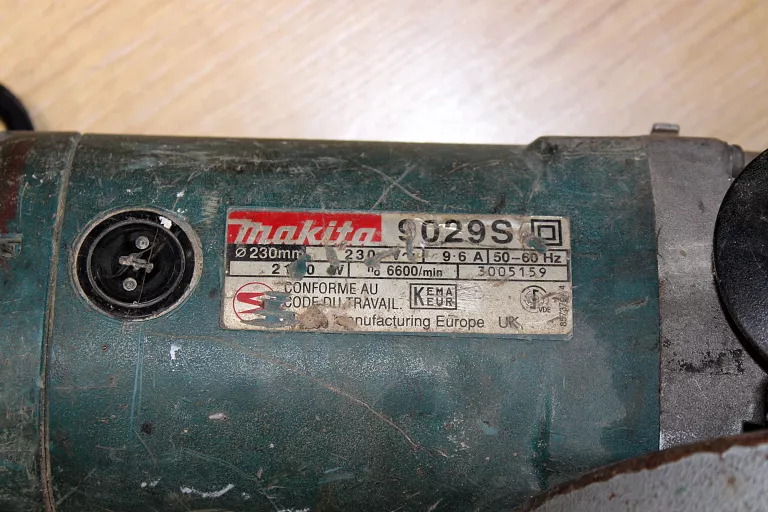 SZLIFIERKA KĄTOWA MAKITA 9029S 2100W 230MM