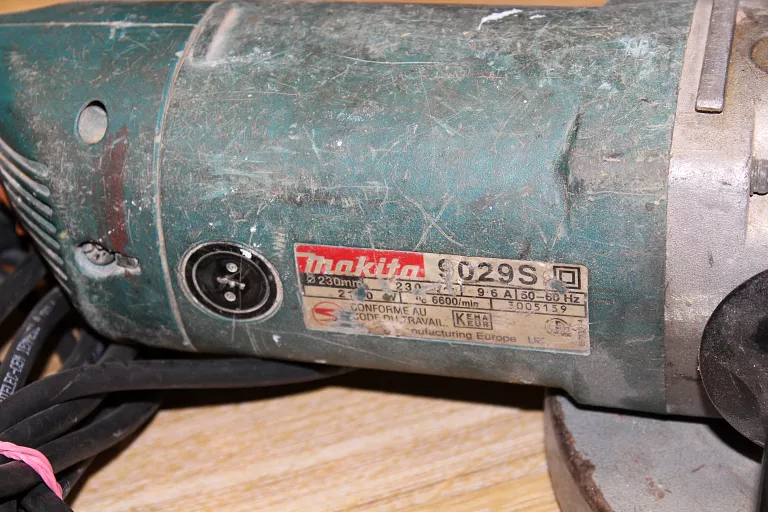 SZLIFIERKA KĄTOWA MAKITA 9029S 2100W 230MM