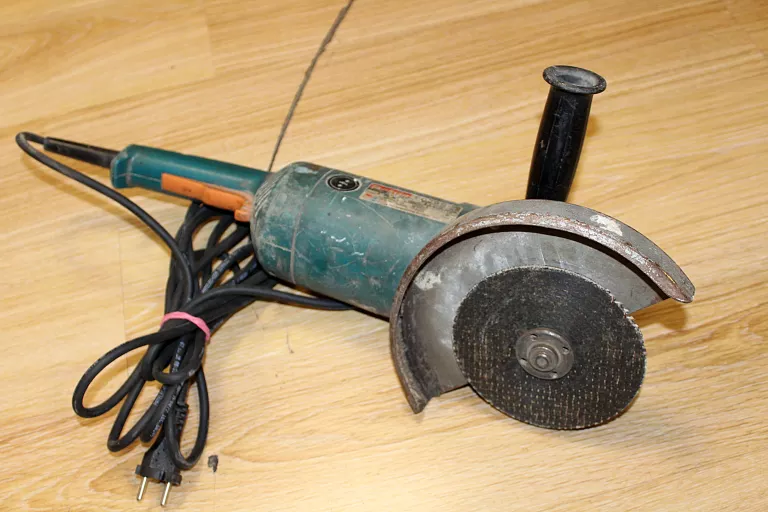 SZLIFIERKA KĄTOWA MAKITA 9029S 2100W 230MM