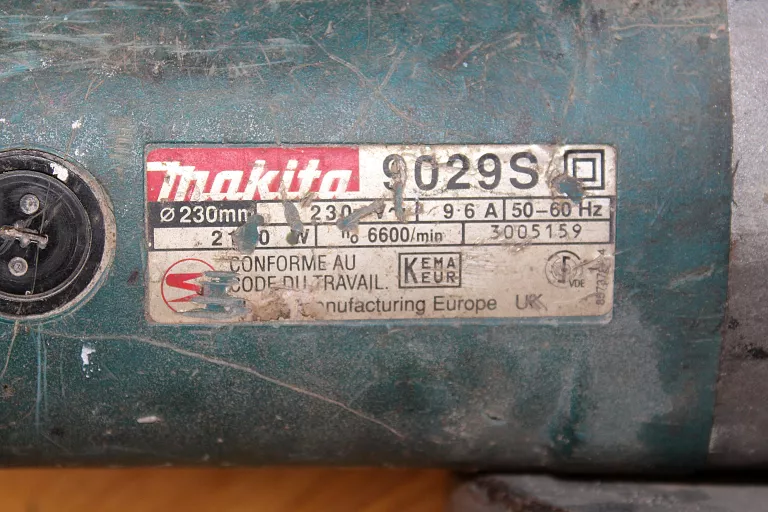 SZLIFIERKA KĄTOWA MAKITA 9029S 2100W 230MM