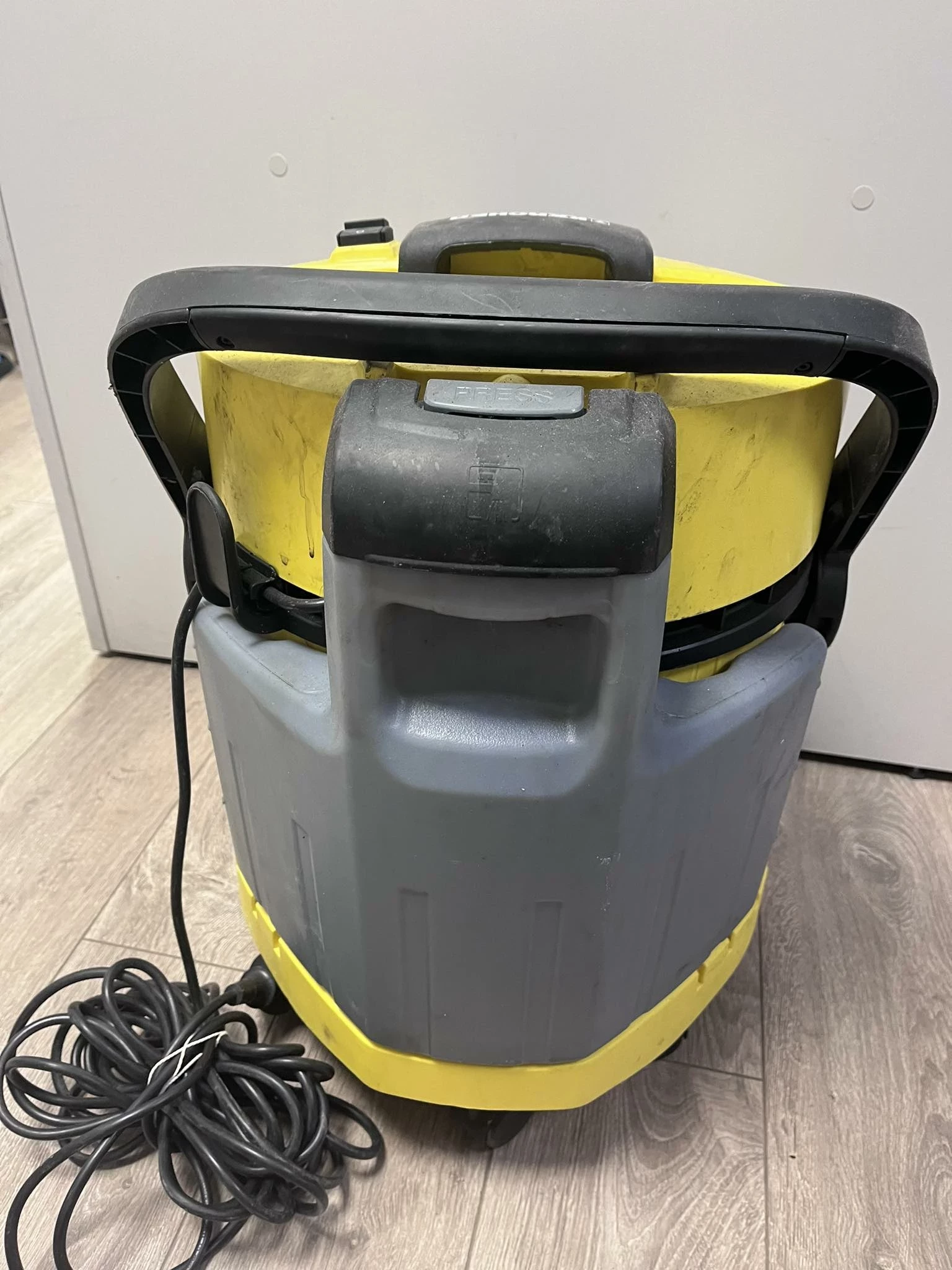 karcher-se-4002-maksymalna-moc-2400
