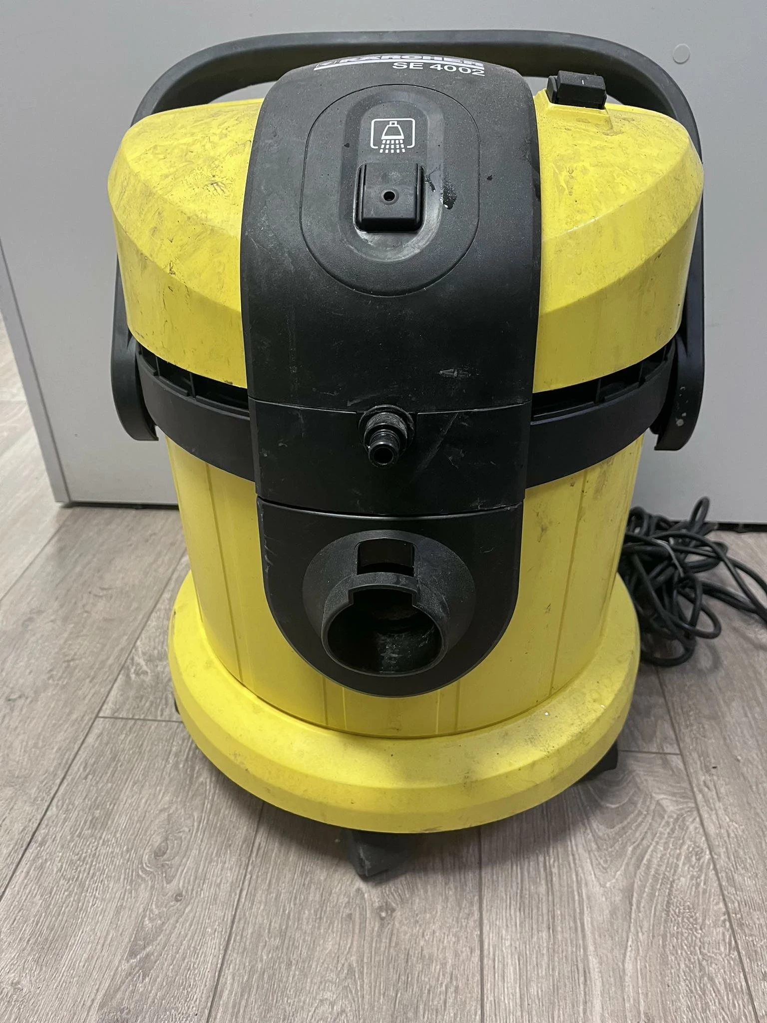 karcher-se-4002-pojemnosc-zbiornika-na-czysta-wode-4
