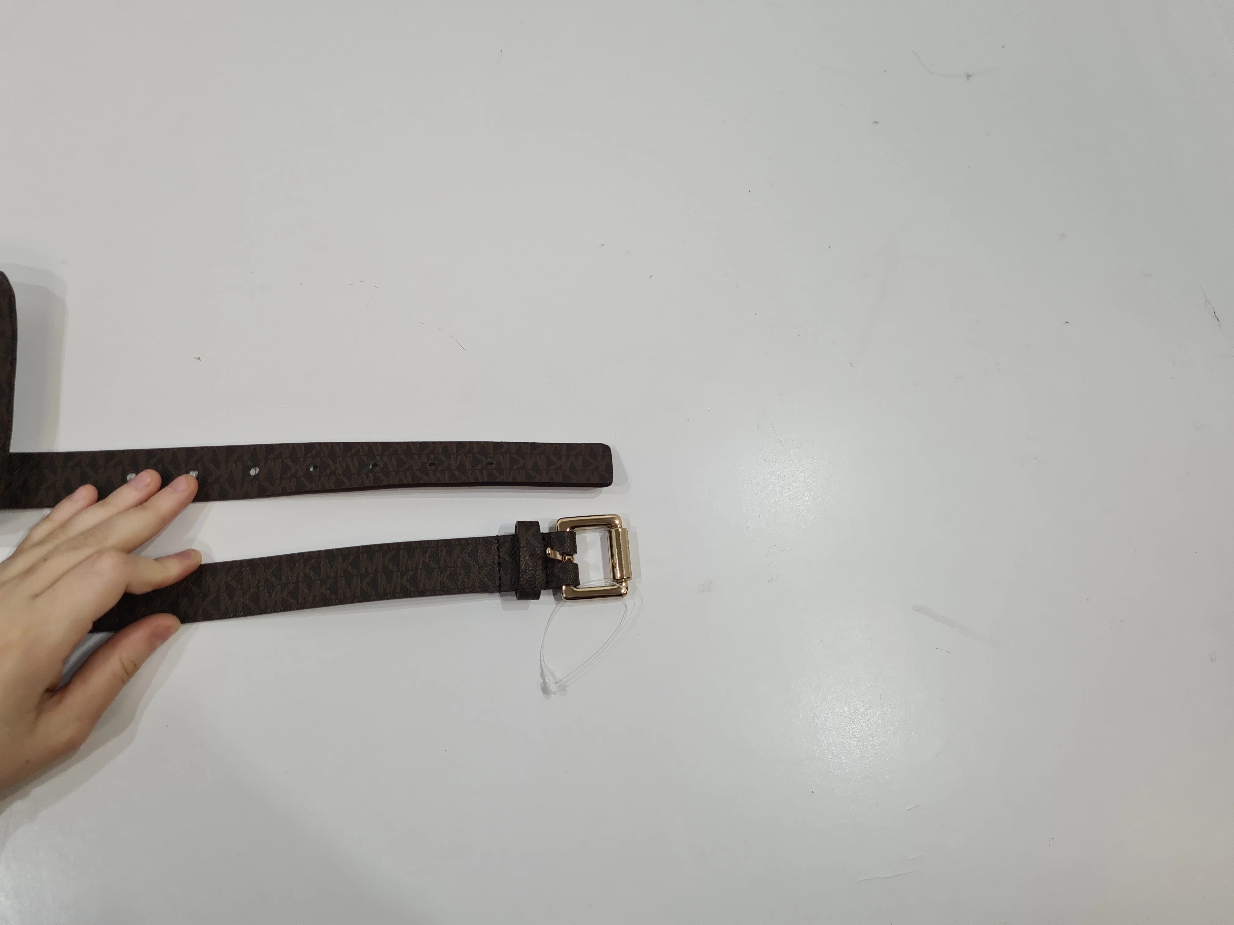torebka-michael-kors-brazowa-saszetka-nerka-kolor-brazowy