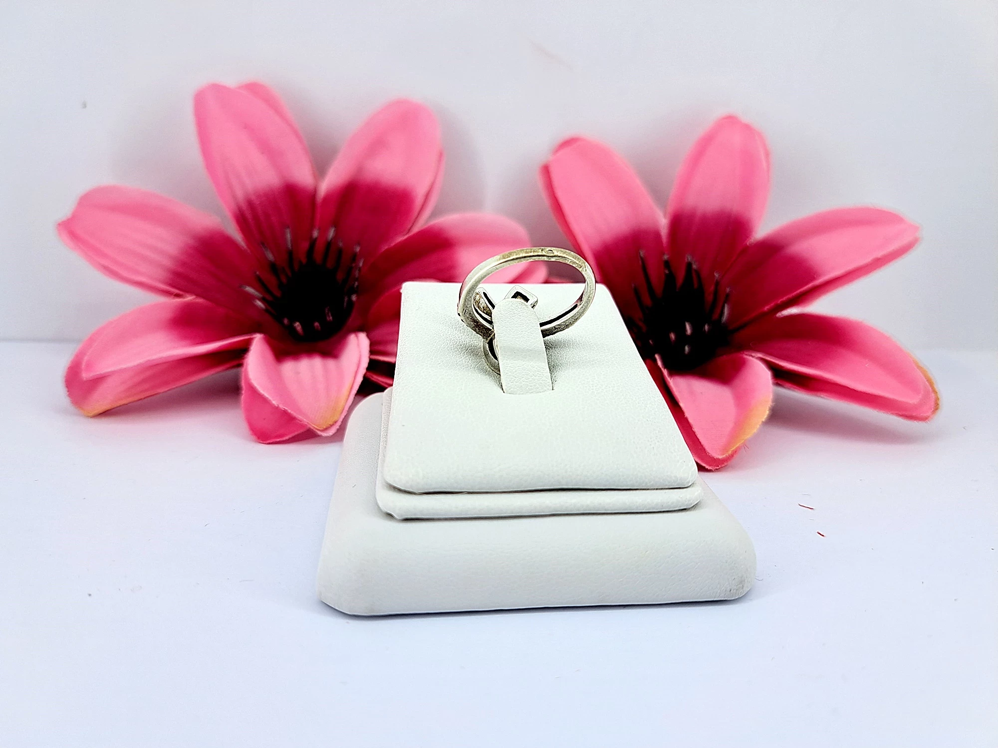 sliczny-srebrny-pierscionek-925-462g-material-15835-4