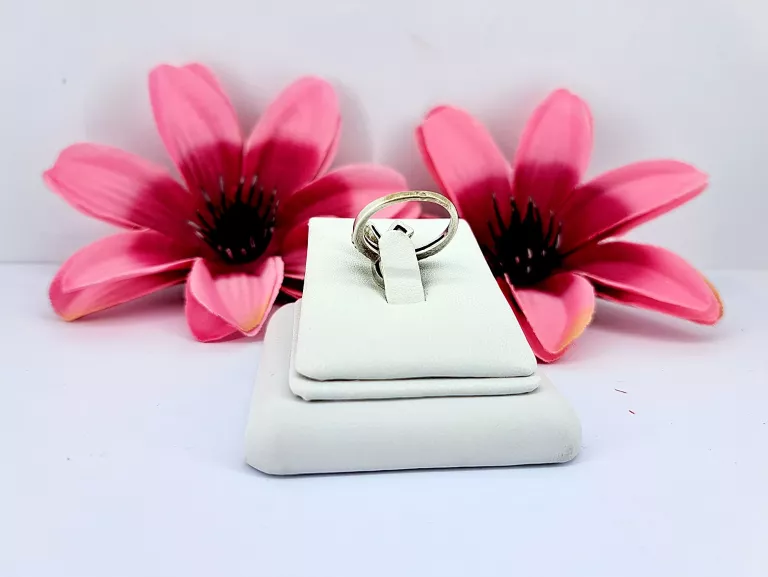 sliczny-srebrny-pierscionek-925-462g-material-15835-4