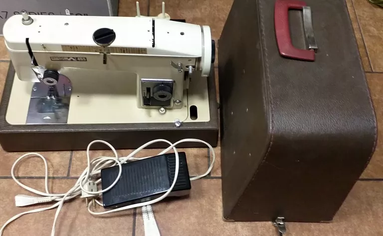 maszyna-do-szycia-w-walizce-predom-lucznik-455-powstancow-25-siemianowice